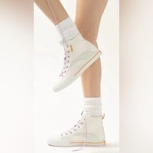 Oncept Bogota Canvas Sneaker size 8.5